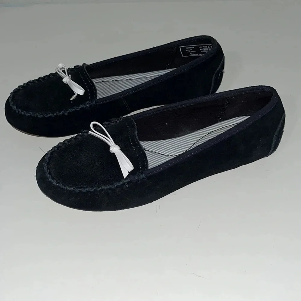LANDS End Women’s Sz 6.5 Navy Blue loafer. Like new!! - Picture 2 of 6